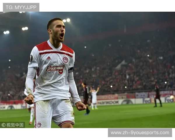 奥林匹亚科斯训练课上福图尼斯连续创造空间